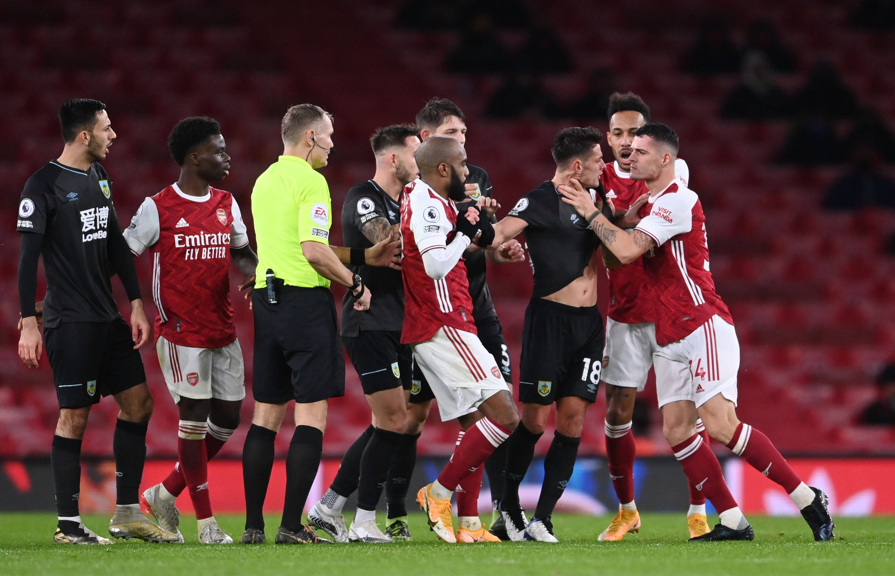 行手术治疗 行手术治疗